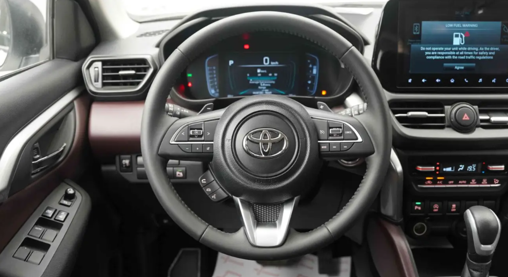 image of تويوتا اوربان كروز استنادر